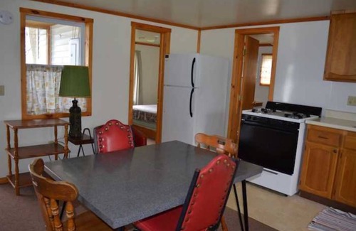 Brier Hill Cabin | Family-Friendly Getaway at Black Lake with Private Beach