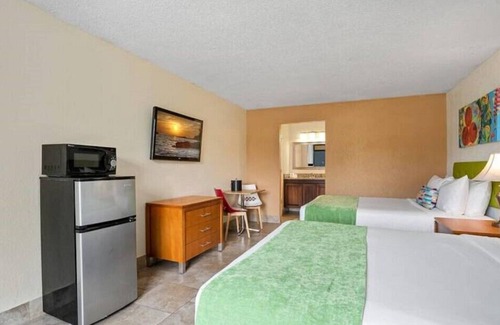 Historic Downtown Kissimmee Hotel | Ideal Family Room with 2 Double Beds Near Attractions