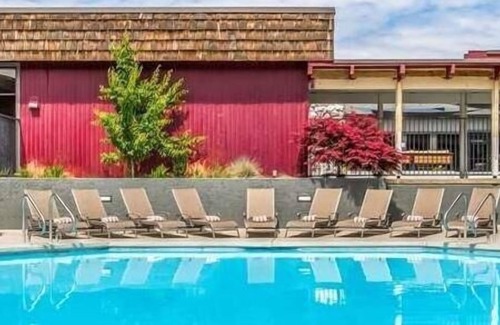 Tri-Cities Resort | Family-Friendly Getaway with Pool & Pet Welcome!