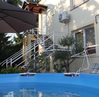 Balatonszarszo Apartment | Family Vendégház: Guest Rated 10/10 with Hot Tub & Breakfast