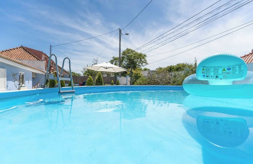 Charneca de Caparica e Sobreda Villa | Family House with Pool, Steps from the Beach | 9.2 Rated