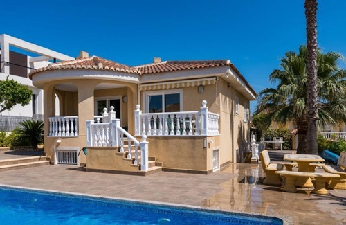Rojales Villa | Family villa, 8 pers, private heated pool, 4 beds and 4 baths, for young and old