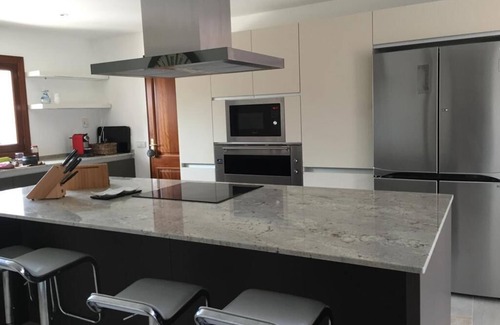 Lloseta Villa | Family Villa: Central Island Retreat with Pool & Pet-Friendly