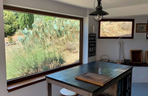 Euzet-les-Bains Villa | Inviting Family Villa near Uzès with Private Pool & Garden