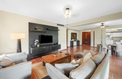 Cerro Gordo Villa | Family Villa Oleana Waterviews Oceanfront with water and generator