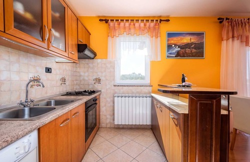 Lindar Villa | Family-Friendly Villa with Pool Near Pazin Awaits You