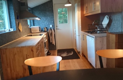 Grabo House | Family-Friendly Beach Retreat with Fishing & Pool Access