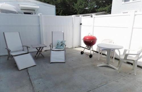 Crescent Beach House | Family Wolfe Cottage: Just Steps from the Beach