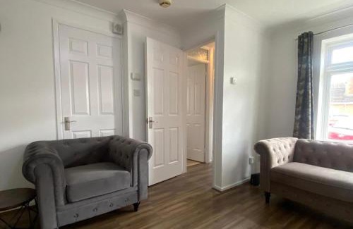 Wainscot House | Inviting 3-Bed House in Strood, Rochester - Family-Friendly