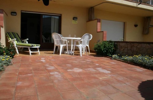 Pals Apartment | Beachfront Escape: Guest Rated 9.4 with Ocean View