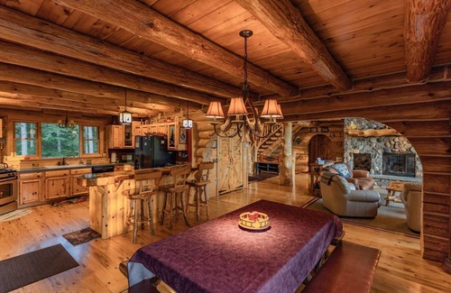 Luther House | Experience Edgetts Lodge: Ocean View Retreat for 30 Guests
