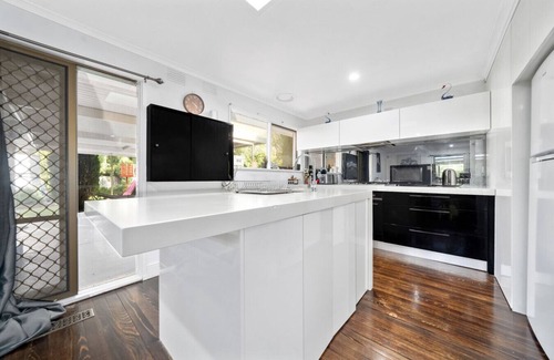 Berwick House | Family-Friendly Retreat: Pool, Garden & Lake Views Await