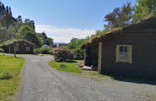 Fanabygda House | Exceptional Fanafjorden Cabins - Child Friendly Retreat