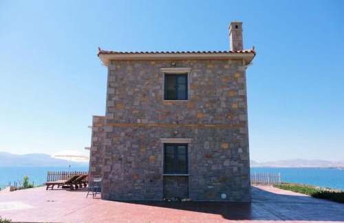 Moudros House | Oceanfront Fanaraki Villas: Guest Rated 10/10 for Relaxation