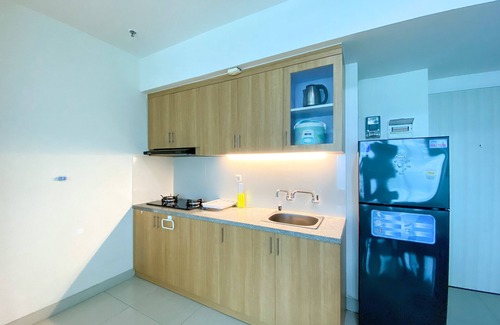Bekasi Barat Apartment | Stylish 3Br Apartment at Grand Kamala Lagoon with Kitchen