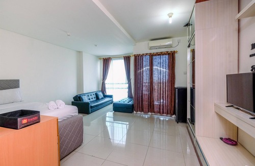 Pancoran Apartment | Trendy Studio Apartment with Pool at Woodland Park Residence