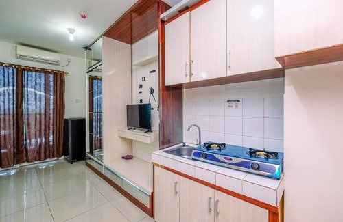 Pancoran Apartment | Trendy Studio Apartment with Pool at Woodland Park Residence