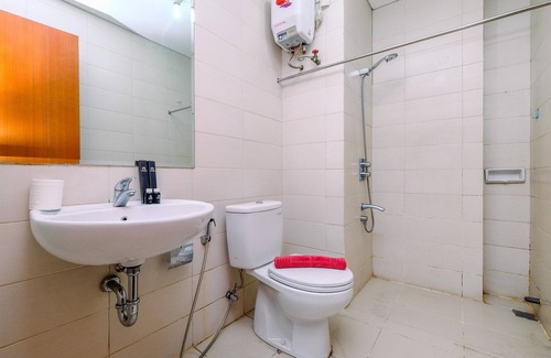 Pancoran Apartment | Trendy Studio Apartment with Pool at Woodland Park Residence