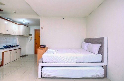 Pancoran Apartment | Trendy Studio Apartment with Pool at Woodland Park Residence