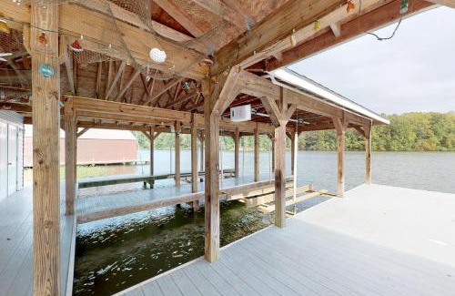 Livingston House | Indulge at Fancy Free with Ocean Views and Private Beach