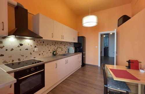 Thessaloniki City Centre Apartment | Fandango: Monumental Apartment with Scenic Views & Amenities