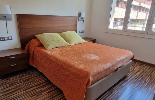 La Bordeta Apartment | Prime Stay in Plaza España BCN with Spa & Family Amenities