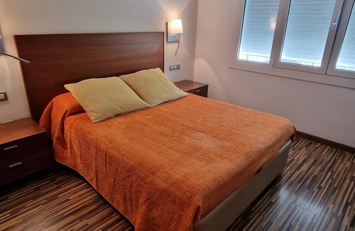La Bordeta Apartment | Prime Stay in Plaza España BCN with Spa & Family Amenities