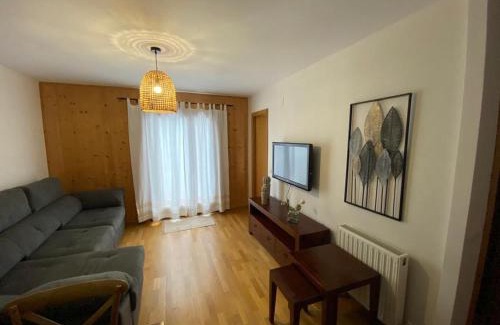 Castiello de Jaca Apartment | Delightful Garden Apartment in Castiello de Jaca