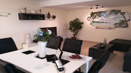 San Jorge House | Elegant Chalet "Un Salto al Paraíso" with Pool & Spa