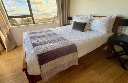Thames Bed & Breakfast | Discover Fantail Hill: Family-Friendly Stay with Breakfast