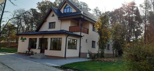 Fagaras House | Comfortable Stay at Fantanita Craiesei with Breakfast Included