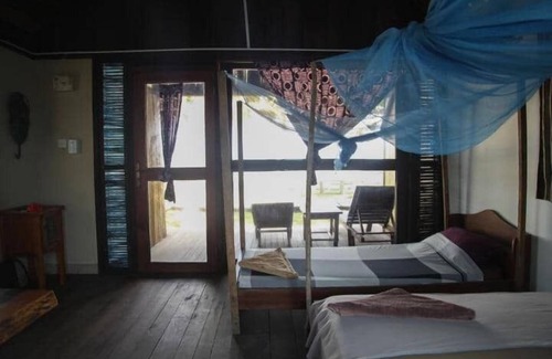 Busua Hotel | Cozy Fantas Folly Beach Lodge with Family-Friendly Dining