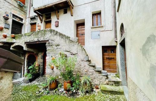 Colonno House | Discover FANTASTI-Casa al Lago: Family-Friendly Retreat