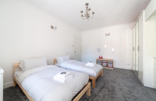 Crouch End Apartment | Elegant 2BR Flat with Private Garden in Crouch End