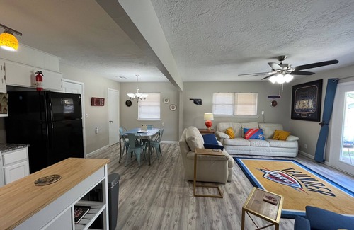 Norman House | Outstanding 3/2 near OU with Kitchen & Breakfast Included