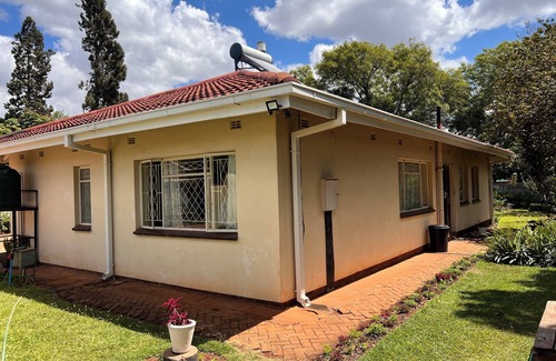 Harare House | Fantastic 3-bedroom house in Harare with a fabulous garden and full amenities.