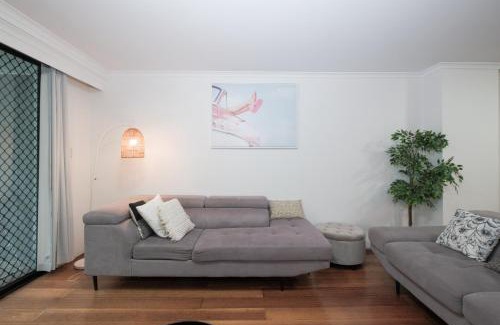 Pyrmont Apartment | Prime 3 Bedroom Apartment Near Darling Harbour & Casino