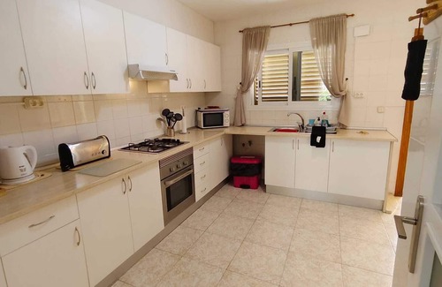 Coveta Fuma House | Ideal 4 Bedroom Townhouse Steps from the Beach with Pool