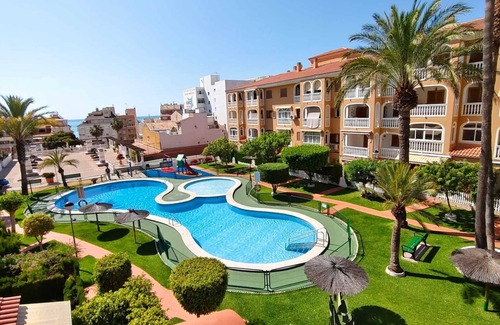 Coveta Fuma House | Ideal 4 Bedroom Townhouse Steps from the Beach with Pool
