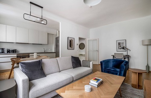 Himmelpfortgrund Apartment | Convenient Alsergrund 2BR with Elevator Near Dining & Tram