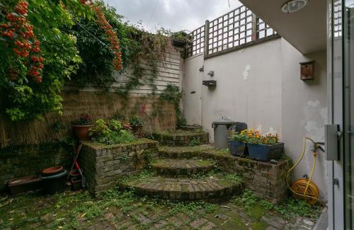 Finsbury Park Apartment | Bright 1 Bedroom Garden Flat - Family-Friendly Retreat