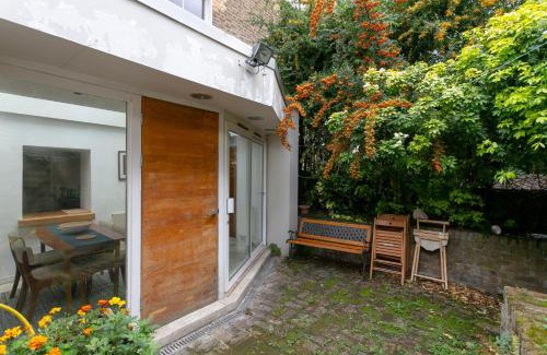 Finsbury Park Apartment | Bright 1 Bedroom Garden Flat - Family-Friendly Retreat