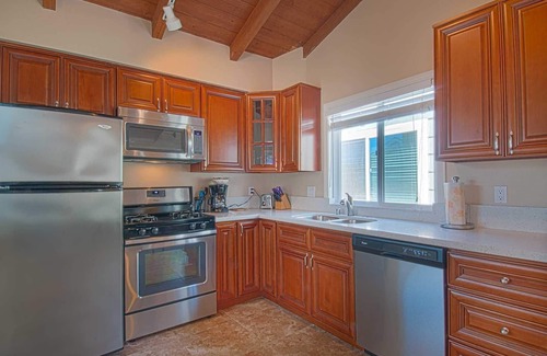 West Newport Condo | Cozy Newly-Remodeled Unit Steps from the Beach with Ocean View