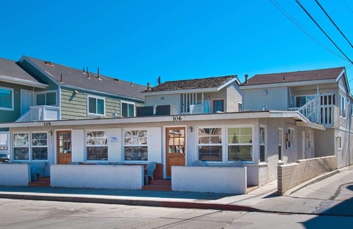 West Newport Condo | Cozy Newly-Remodeled Unit Steps from the Beach with Ocean View