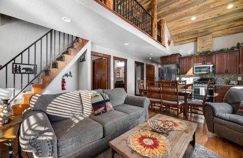 Nemo House | Secluded Retreat with Lofted Spaces & Family-Friendly Amenities