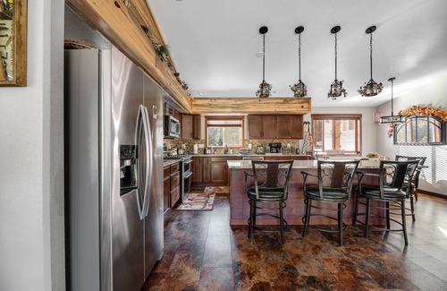 Nemo House | Secluded Retreat with Lofted Spaces & Family-Friendly Amenities