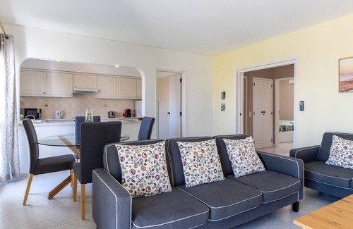 Armacao de Pera Condo | Seaside Retreat: 10/10 Rated Apartment with Ocean Access