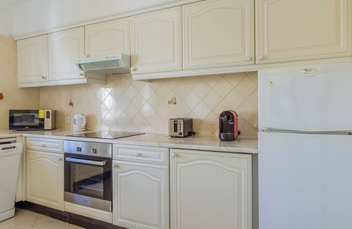 Armacao de Pera Condo | Seaside Retreat: 10/10 Rated Apartment with Ocean Access