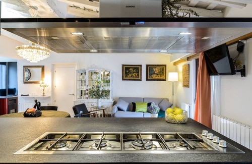 Figueres Apartment | Elegant JM 1 Attic: Perfect Blend of Comfort and Amenities