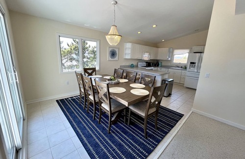 North Beach Haven House | Ideal Beach Block House with Heated Pool & Ocean Views